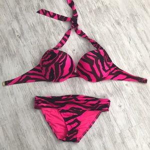 Victoria’s Secret bombshell bathing suit
